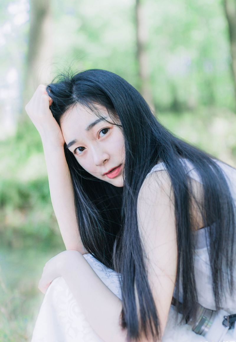 虽然诸葛亮招降了严颜麾下的三万巴郡守军，但庞统那边，却是直接将阆中十万蜀军尽数收服，蜀中张任、邓贤、泠苞、高沛、杨怀尽归吕布。